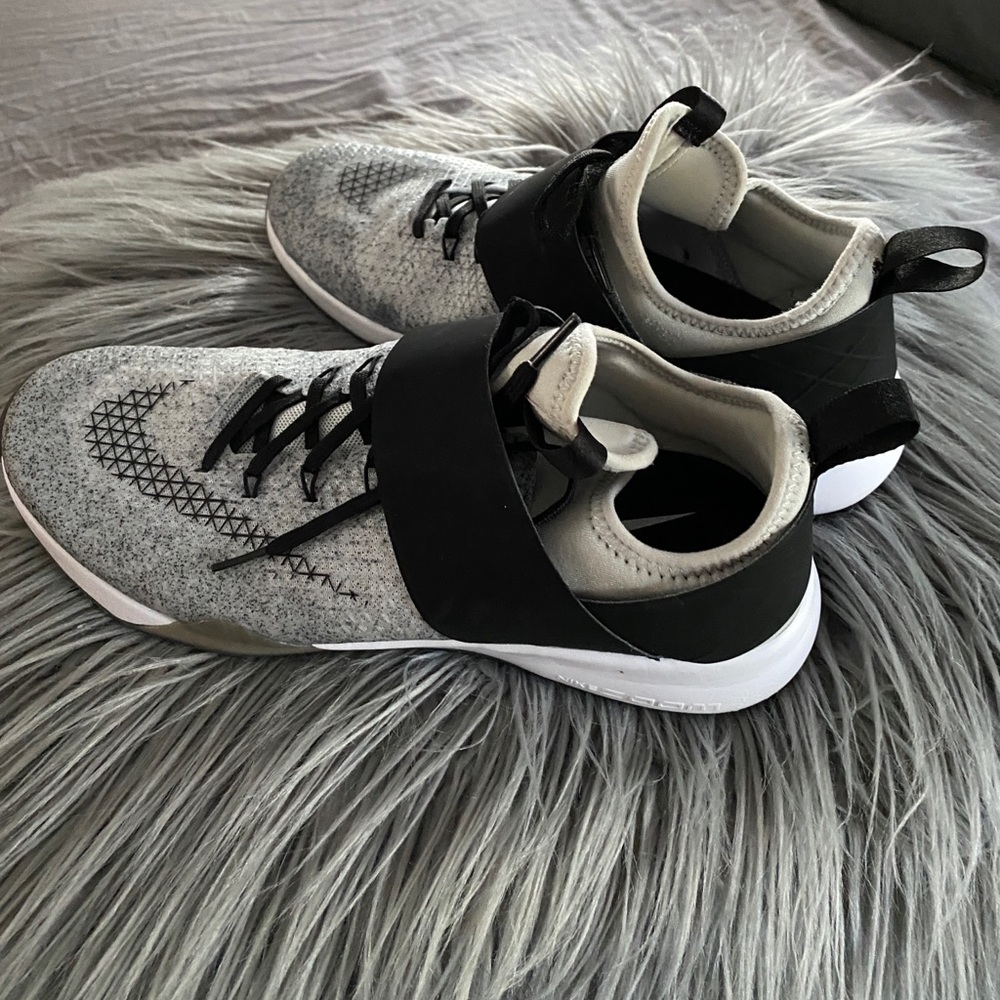 Nike Zoom Strong Size 9